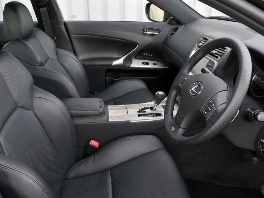  Lexus IS-F 2008 года  (UK) (фото 7 из 30)